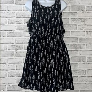 H&M (Divided) Feather 🪶 Print Dress, Size 14